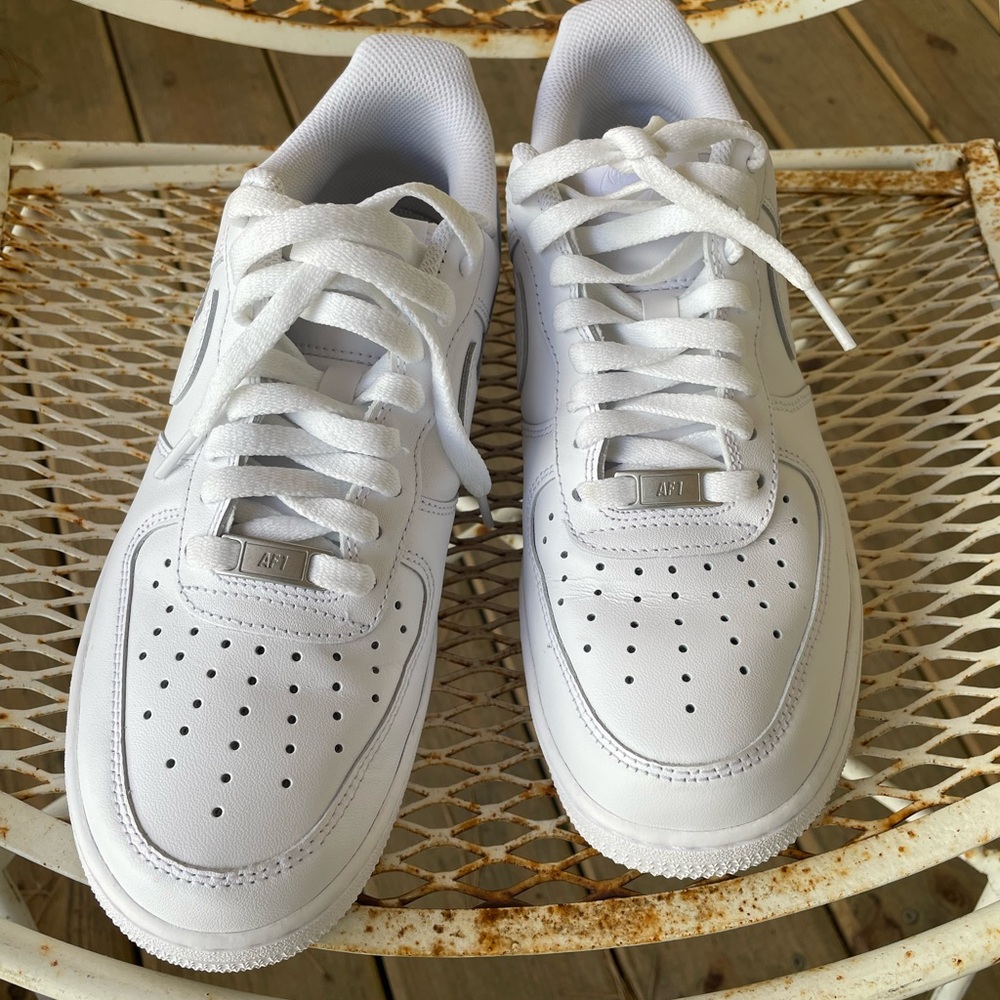 NIKE AIR FORCE 1 WOMANS US 9.5
